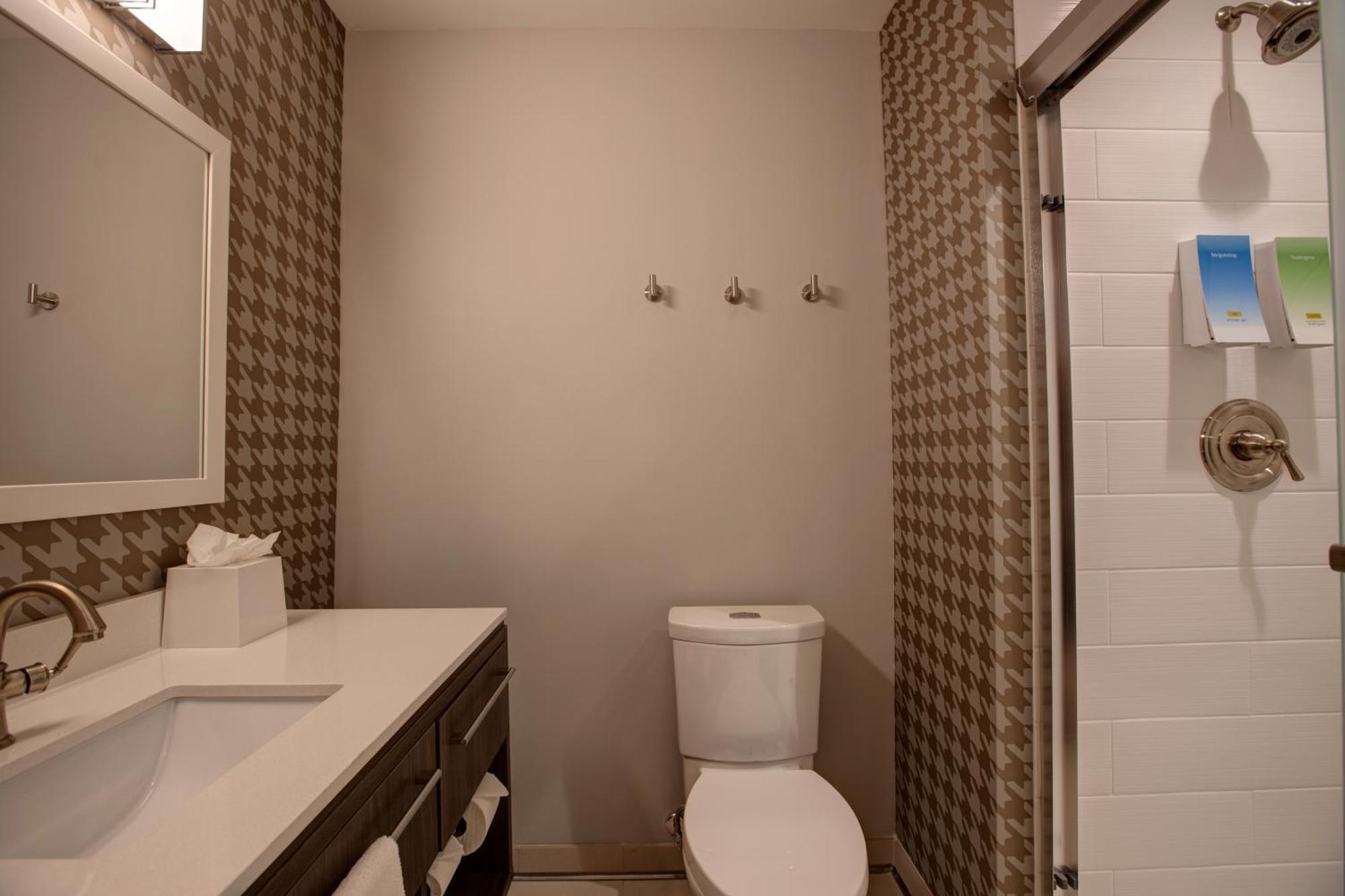 Home2 By Hilton Uptown 3*